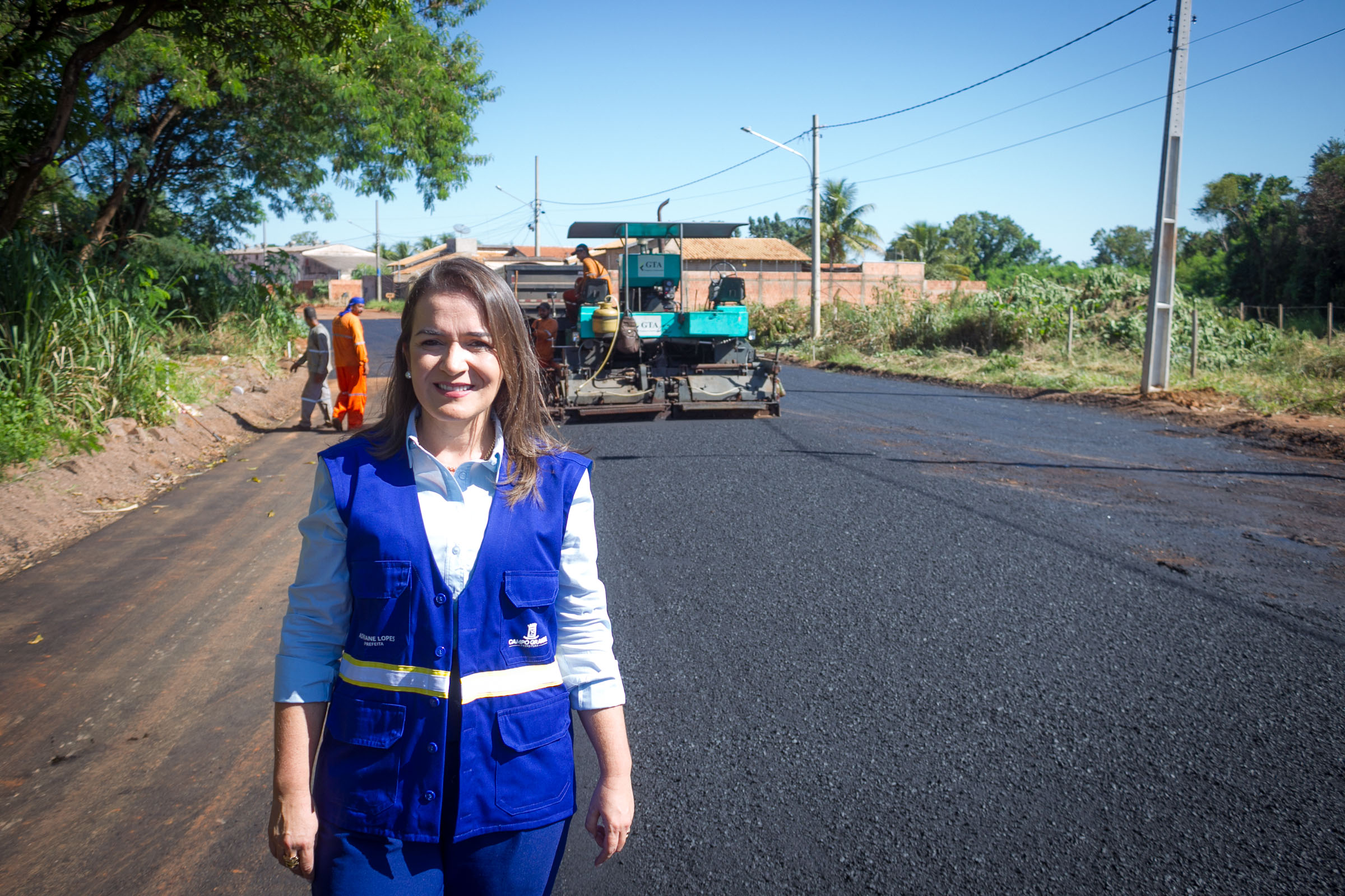 Prefeita Adriane Lopes (PP) vai construir 400 km de asfalto novo beneficiando mais de 20 bairros das sete regiões