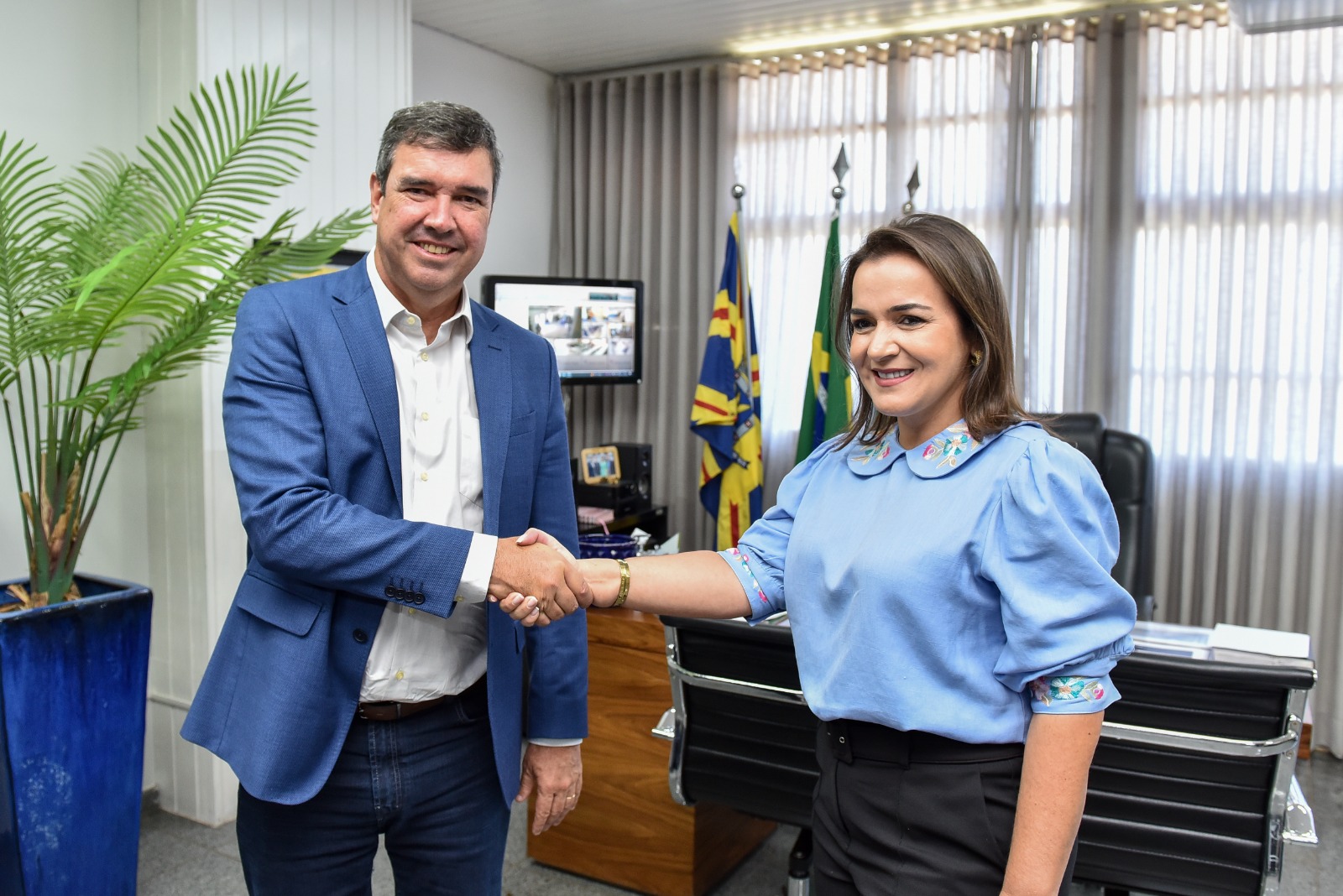 Ao lado de Tereza Cristina, governador Eduardo Riedel declara apoio à reeleição de Adriane