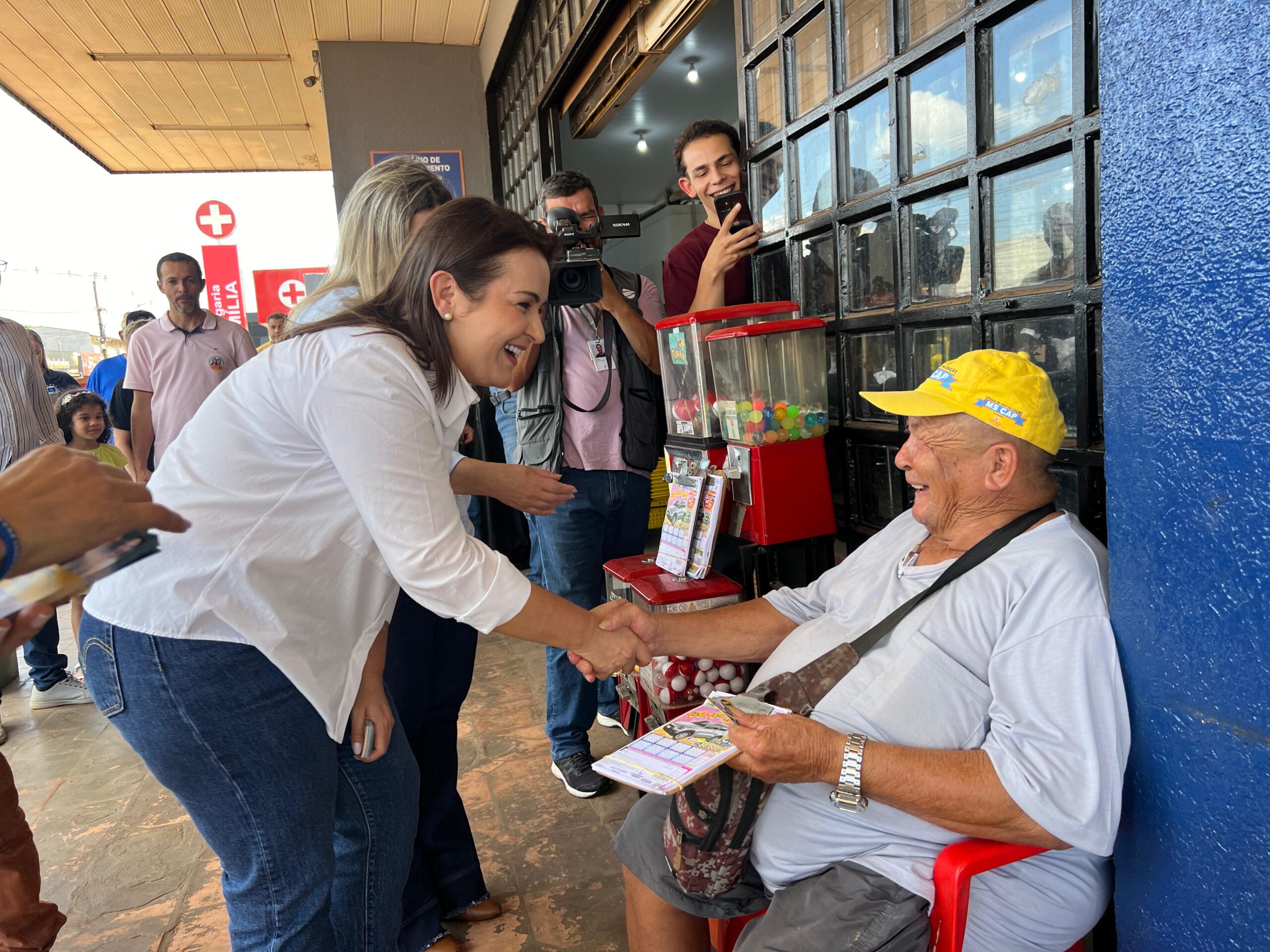 Em visita no Jardim Itamaracá, Adriane destaca propostas para melhoria da qualidade de vida da população